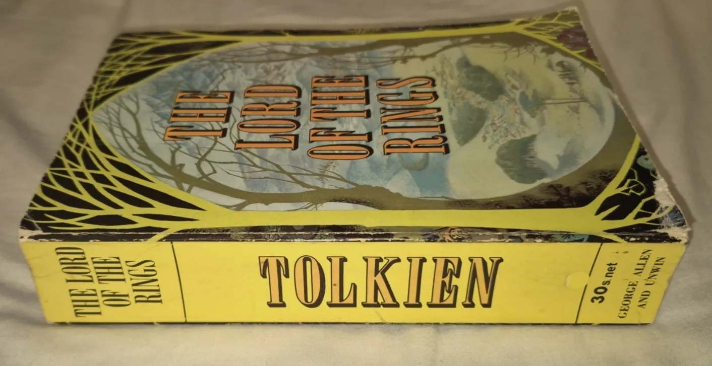 J.R.R .Tolkien, The Lord of The Rings 1968 1st 3-1 Paperback Edition, Near Fine
